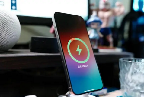 坊子苹果15换屏服务分享用什么充电器给iPhone15充电更好 